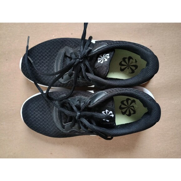 WOMENS SIZE 5 Nike Tanjun Sneakers Tennis Shoes DJ6257-004 Black White Running - Picture 6 of 10